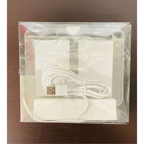 4.75"x7.42" LED Frame Powered by USB cable - Holds one 4"x6" or two 2"x3" photos - Picture 3 of 5